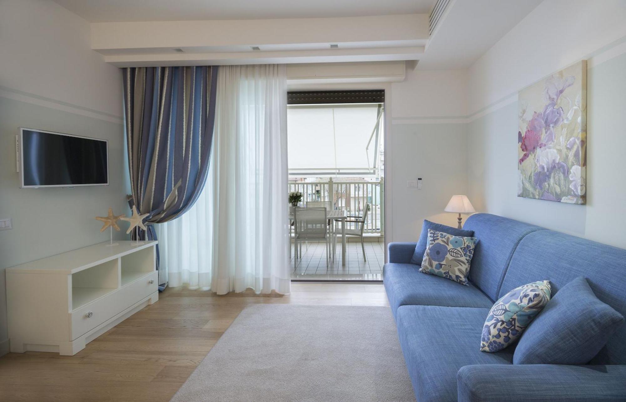 Apart-hotel Lungomare - Charming 4*