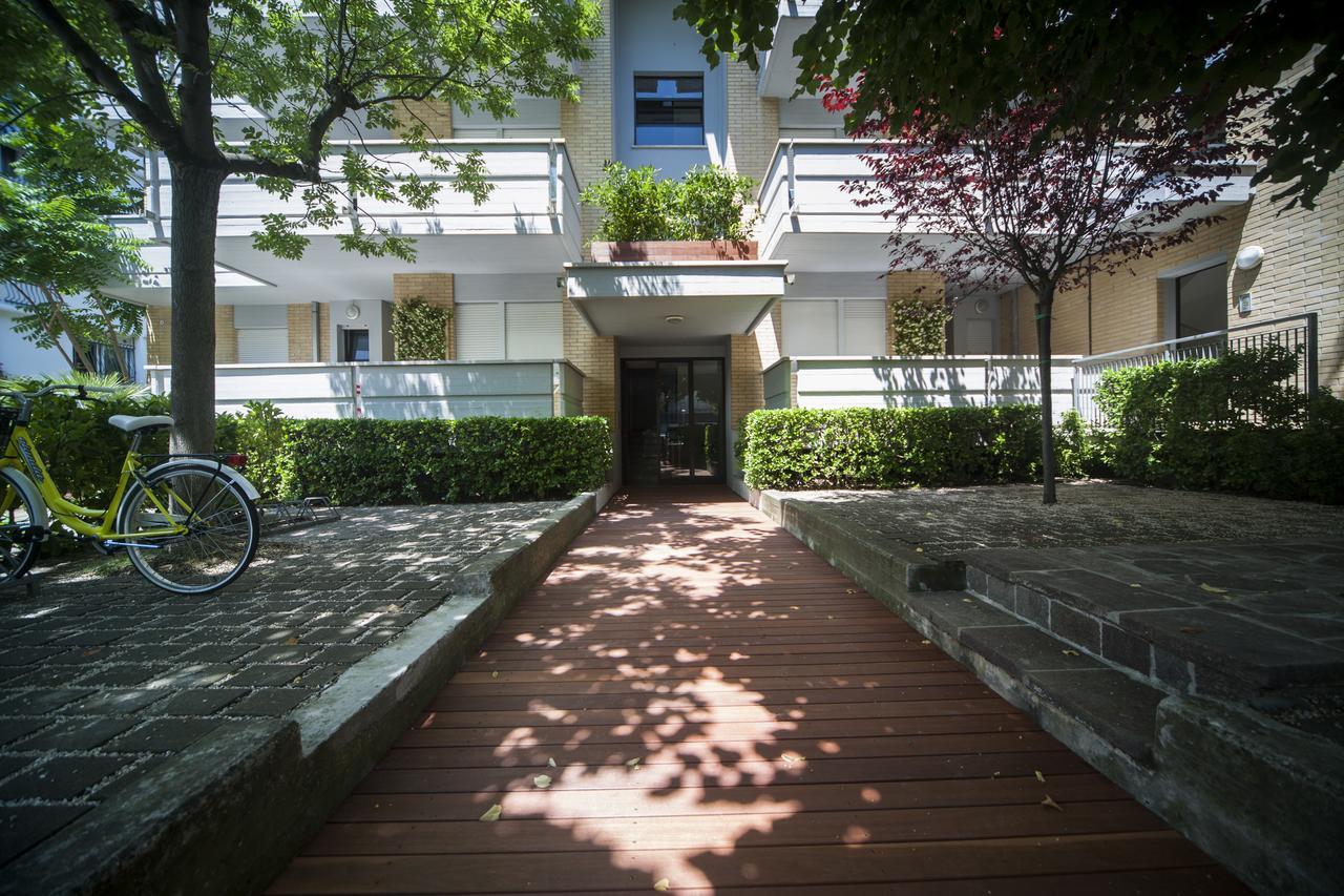 Aparthotel Lungomare 4*